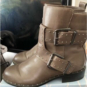 Woman's Charles David Boots Size 7M